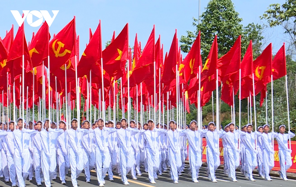 Trung tướng Trương Thiên Tô kiểm tra các khối diễu binh chuẩn bị đại lễ 2/9